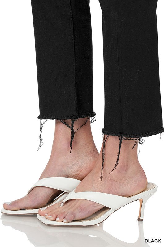 P 784 - Distressed Cropped Jeans