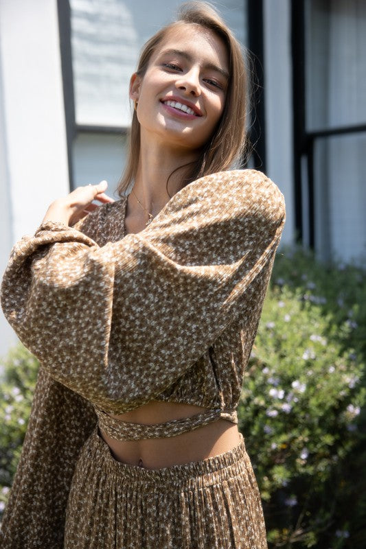 DT 1658 - Floral Peasant Sleeve Crop Top