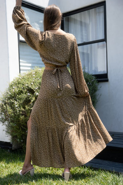 DT 1658 - Floral Peasant Sleeve Crop Top