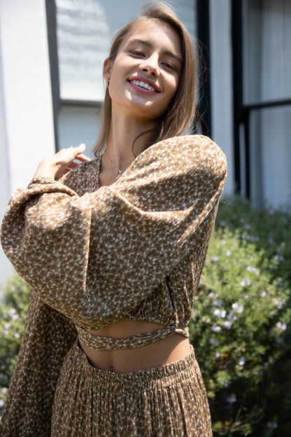 DT 1658 - Floral Peasant Sleeve Crop Top