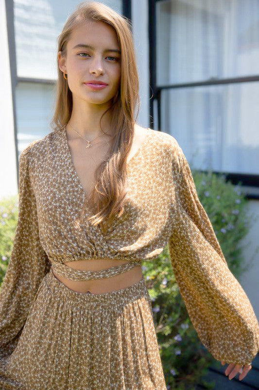 DT 1658 - Floral Peasant Sleeve Crop Top