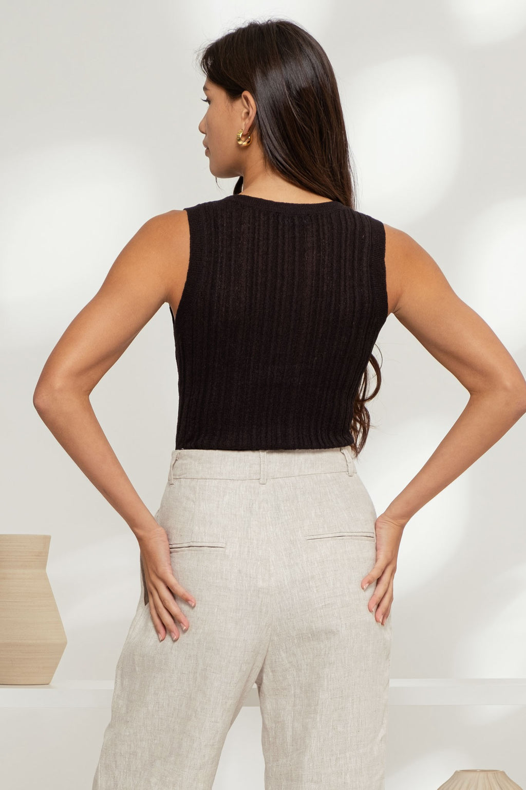 CT 2882 - Sleeveless Round Neck Sweater Top