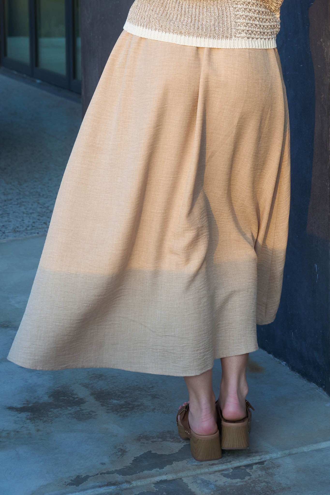 SKT 1052 - Elastic Waist Midi Skirt With Pockets