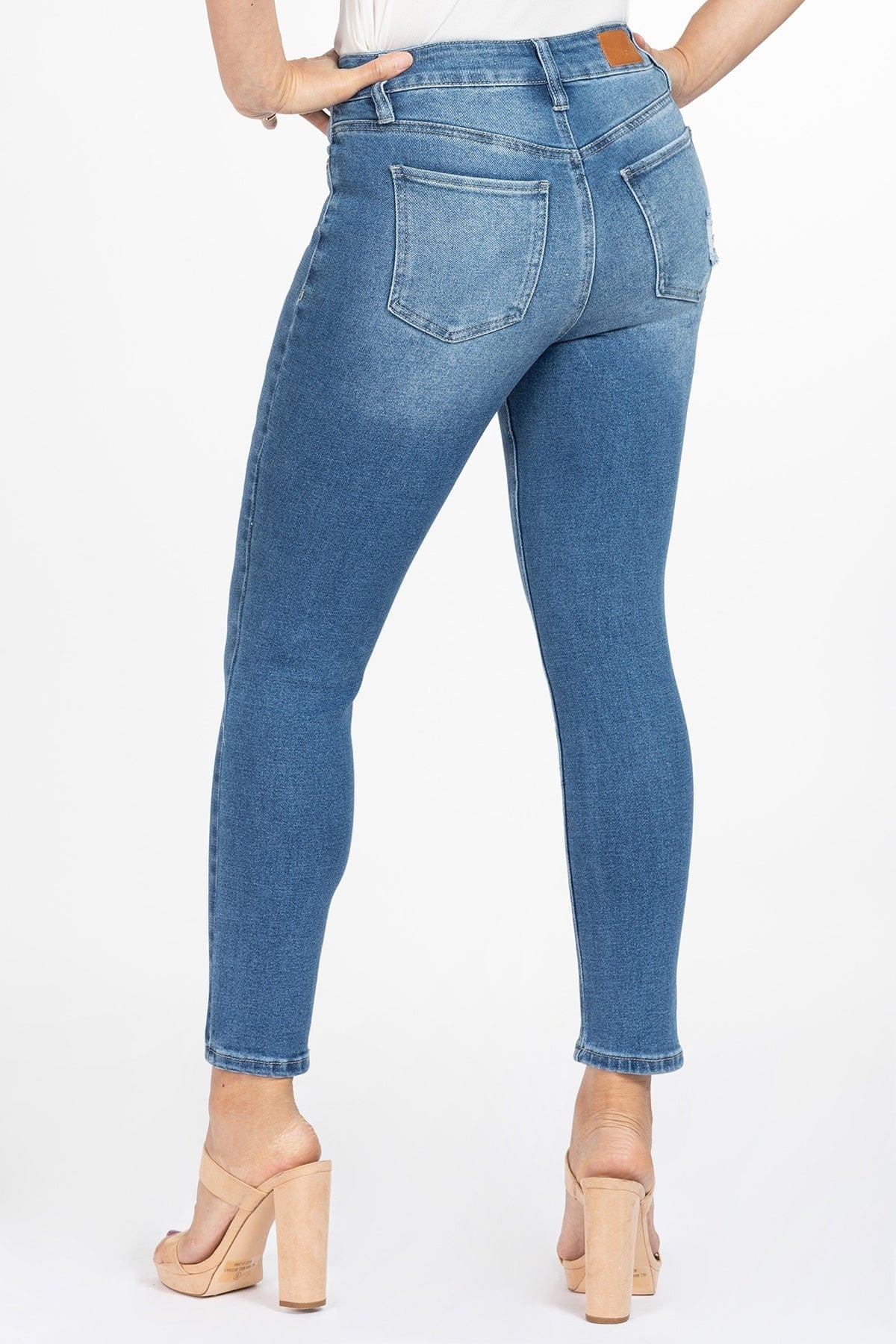 P 864 - Petite High Rise Skinny Jean