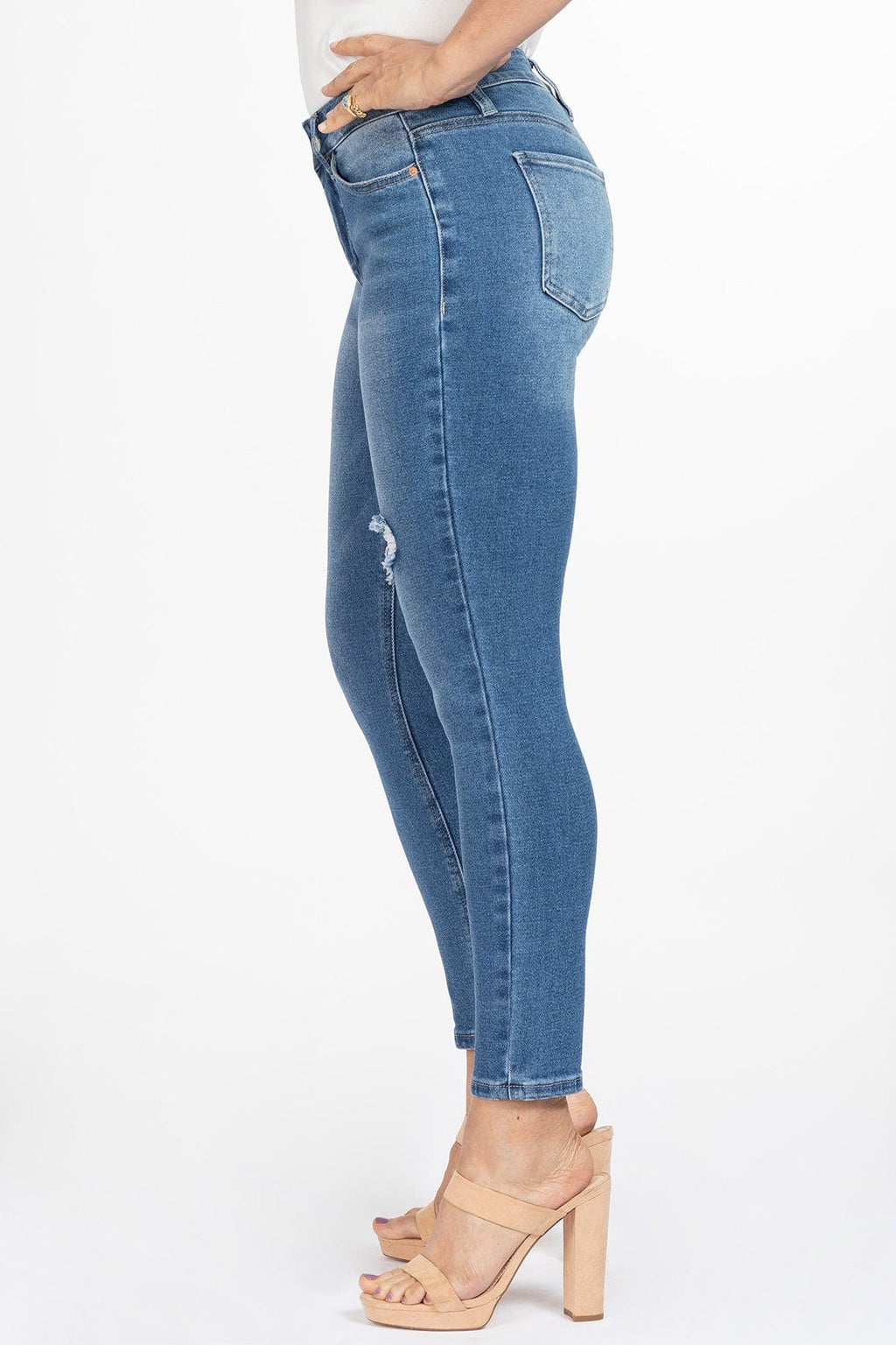 P 864 - Petite High Rise Skinny Jean